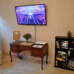 Lux Homestay *